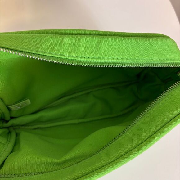 Valentino Green Cosmetic Makeup Bag 9 x 2 x 6" - Picture 5 of 7
